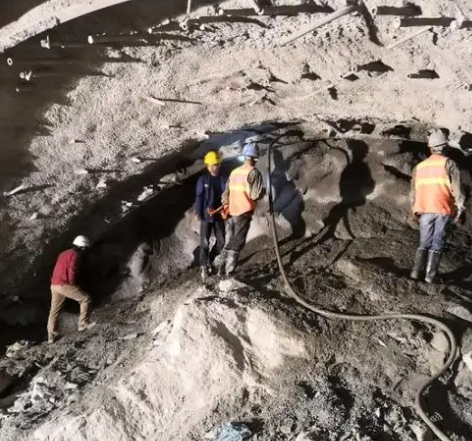 庐山拱顶带模注浆料的施工流程及注意事项